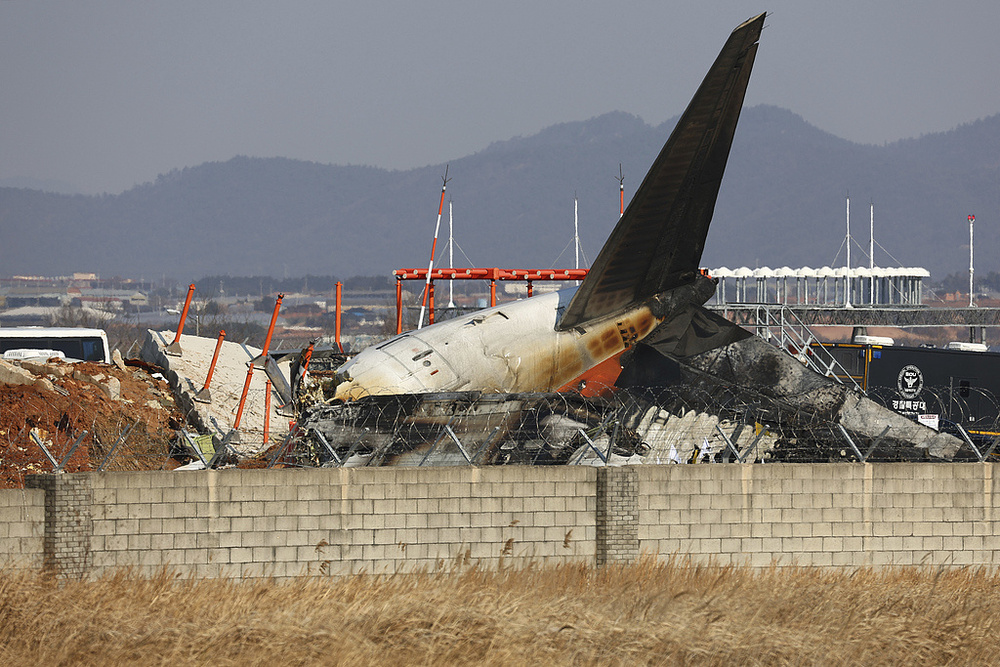 韩国客机碰撞爆炸事故