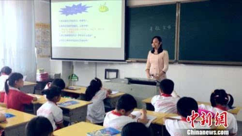 湖南一小学领导被曝套取学生伙食费