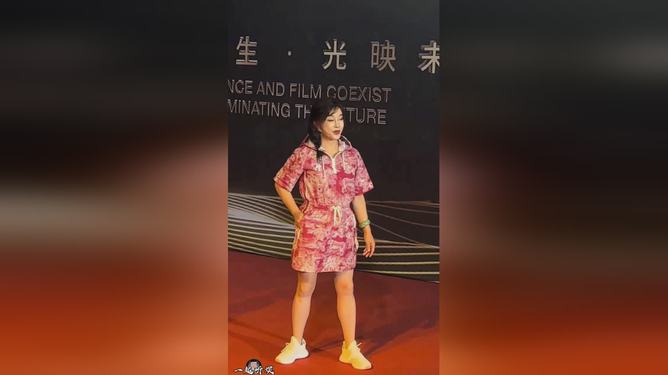 70多岁的刘晓庆造型好有女人味