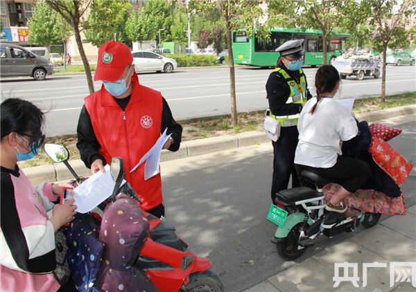 菜地设立交通信号灯